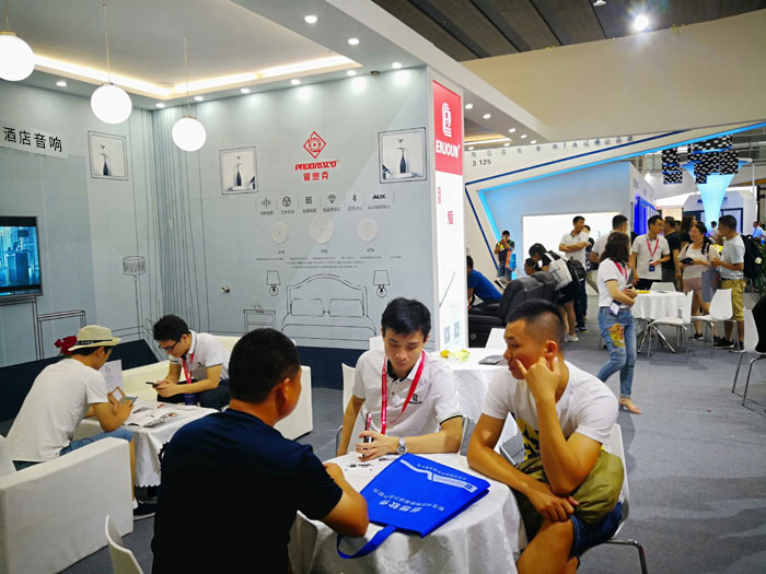 2019年廣州建博會(huì)現(xiàn)場洽談合作