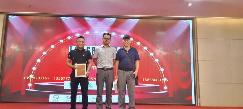 深圳市柔宇科技有限公司提供柔記兩個(gè),自拍桿十個(gè)